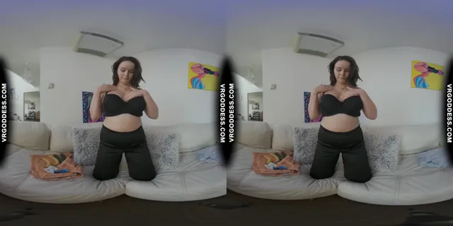 Big Boobed Vanessa Klein Masturbating With Bananas And Cucumbers On The White Casting Couch VRgoddess — photo 18