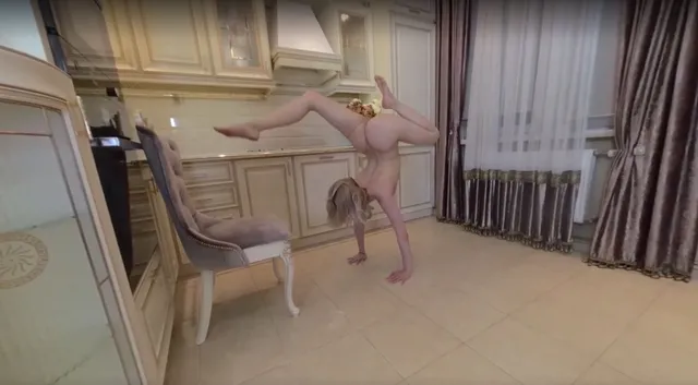 Super Flexy Girl VRXClouds — photo 1