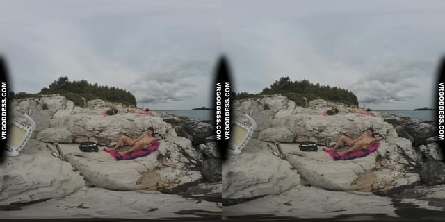 Bombshell Nude Beach Babe Rebeka Ruby Masturbates With Dildo Risky Public Jilling Friends Sunbathing VRgoddess — photo 10