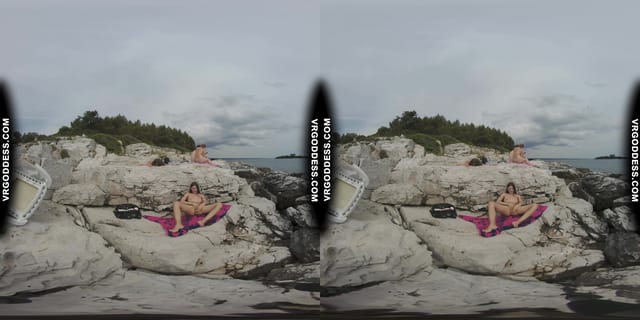 Bombshell Nude Beach Babe Rebeka Ruby Masturbates With Dildo Risky Public Jilling Friends Sunbathing VRgoddess — photo 5
