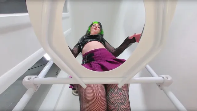 Goth Girl Kittycamtime Waters Her Toilet Goblin Toilet VR Cam — photo 2