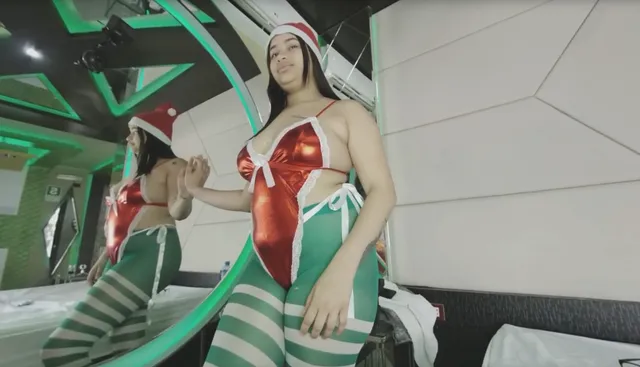 Christmas Gift Tall Venezuelan BTS Photoshoot Luna Perri PLAYVR vr porn video7 — photo 10
