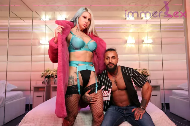Nicole Barbie, Omar The Sheik - Blowing Kisses Trio immerSex — photo 5