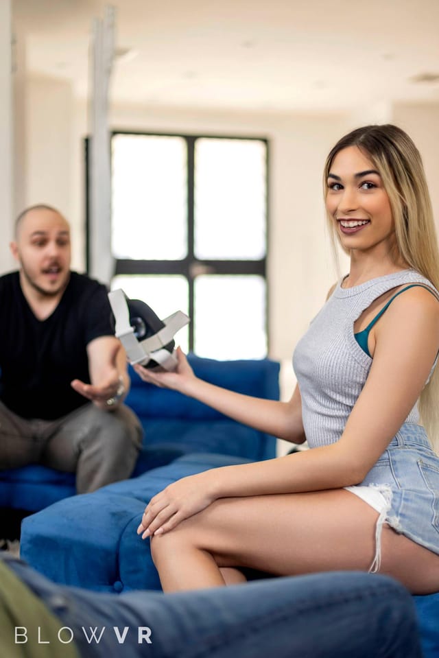 Petting Blowjob with Delilah Day BlowVR — photo 45