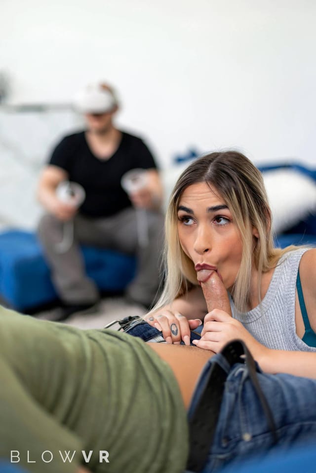 Petting Blowjob with Delilah Day BlowVR — photo 44