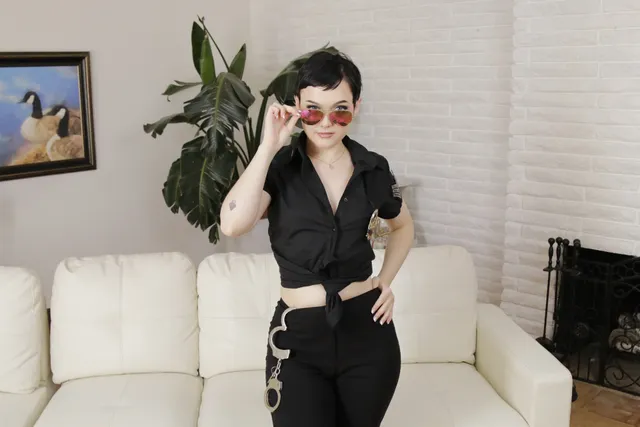 Dirty Cop Gets Fucked By A Criminal Jade Valentine SeductiveVR — photo 8