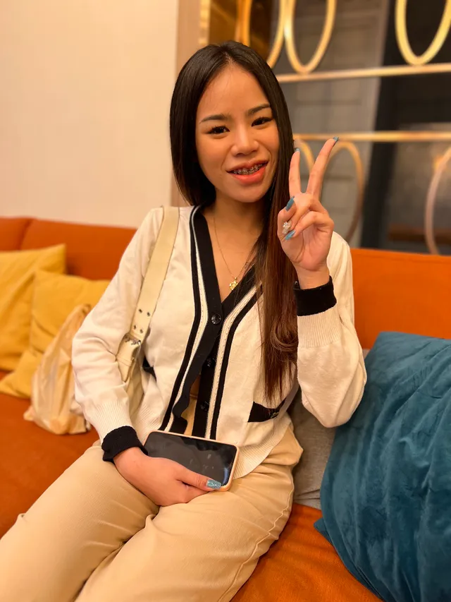 19Yo Cute Asian Saleslady Seduced into Anal Porn Mimi VRinAsia — photo 9