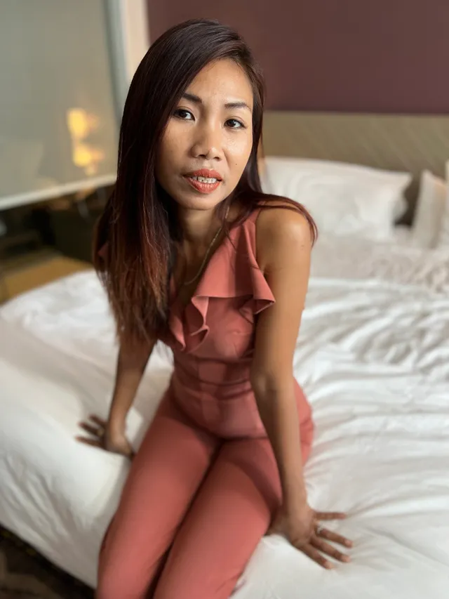 29yo Posh Asian Saleslady Loves Needs Attention And Dick Nuy VRinAsia — photo 5