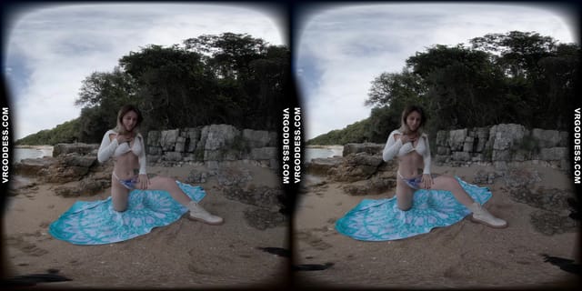 Emmux Risky Public Masturbating On A Beach In Italy VRgoddess — photo 9