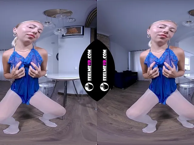 VR180 Nico Shows Her Small Titties And Shaved Vagina FeelmeVR — photo 9