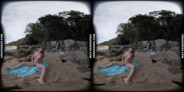 Kristina Masturbating And Showing Her Pussy On A Secluded Beach In Italy VRgoddess — photo 5