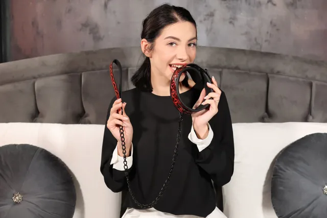 Twin and Shout - Maddie Perez VRoomed — photo 3