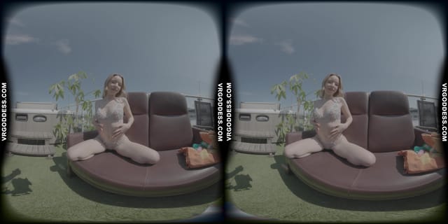 Kitty Kate Enjoying The Sun And Masturbating Outdoors VRgoddess — photo 8