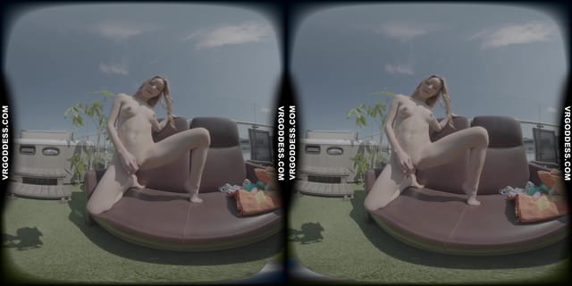 Kitty Kate Enjoying The Sun And Masturbating Outdoors VRgoddess — photo 1