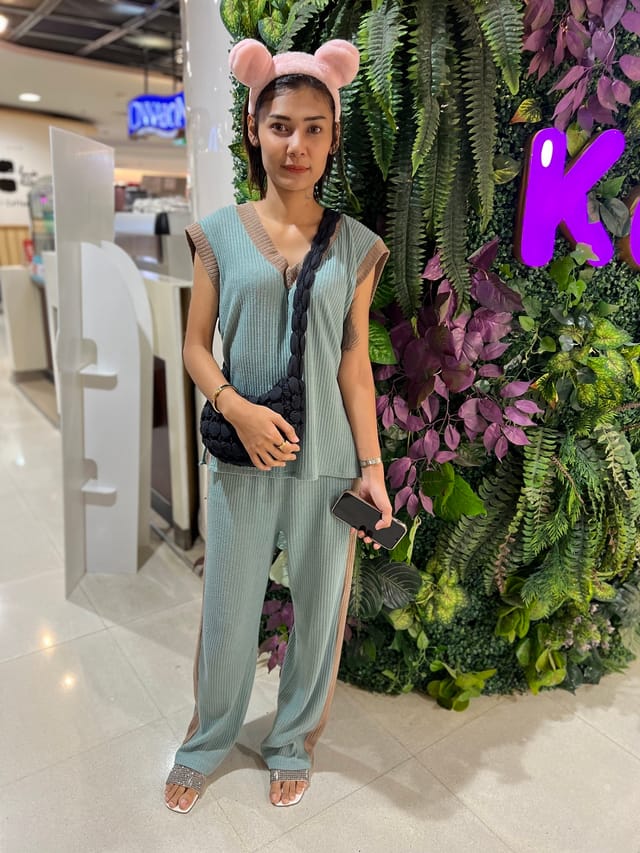 Flat Chested Nurse Met In A Mall, Banged Within 20 Minutes ! JohnTronDiaries — photo 1
