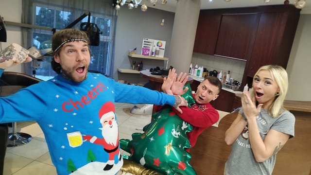CHLOE TEMPLE CHRISTMAS VR PART THREE - CREAMPIE THREESOME REUNITES BEST FRIENDS — photo 6