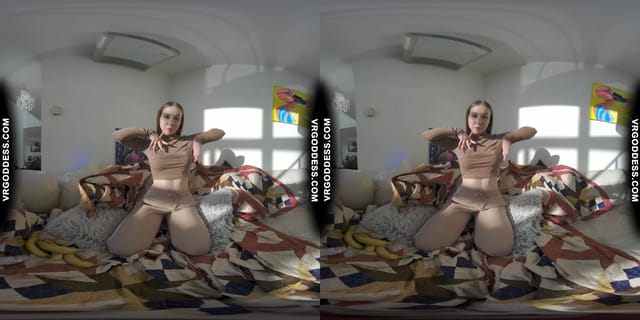 Teen Lika Eating And Masturbating With Bananas VRgoddess — photo 1