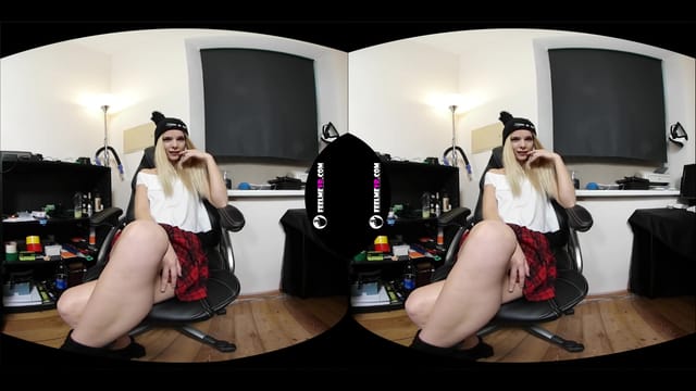 Samantha Shain Teen in My Office 180vr Video FeelmeVR — photo 9