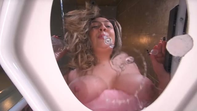 Nina Nova Toilet VR Cam — photo 1