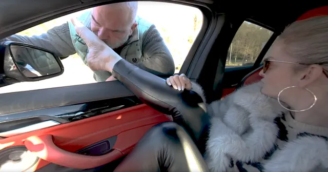 Sabdeluxe - Car Footjob Sabdeluxe VR — photo 9