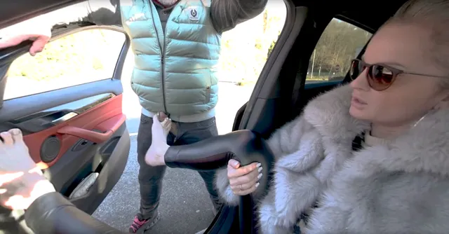 Sabdeluxe - Car Footjob Sabdeluxe VR — photo 7
