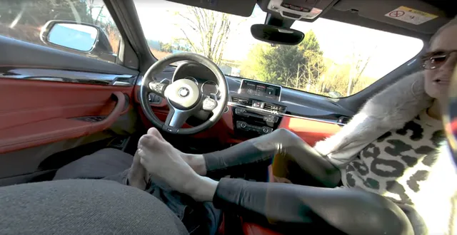 Sabdeluxe - Car Footjob Sabdeluxe VR — photo 1