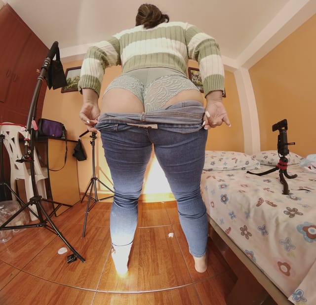 Mommy Cake Ass Explosion – Voluptuous BBW Dances and Shakes it Rosa Bella Sexo en Realidad Virtual — photo 2