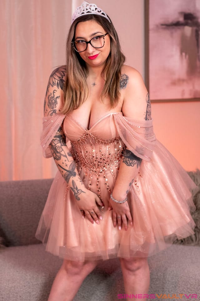 Princess Nova's Revenge A Giantess Fantasy SinnersVaultVR — photo 1