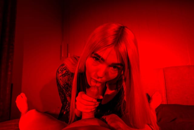 Luna B-Bunny - Can I Go Upper Red Light District VR — photo 30