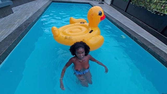 POV Pool Tease – Amelia Star’s Wet Body and Dark Skin Will Drive You Crazy — photo 5